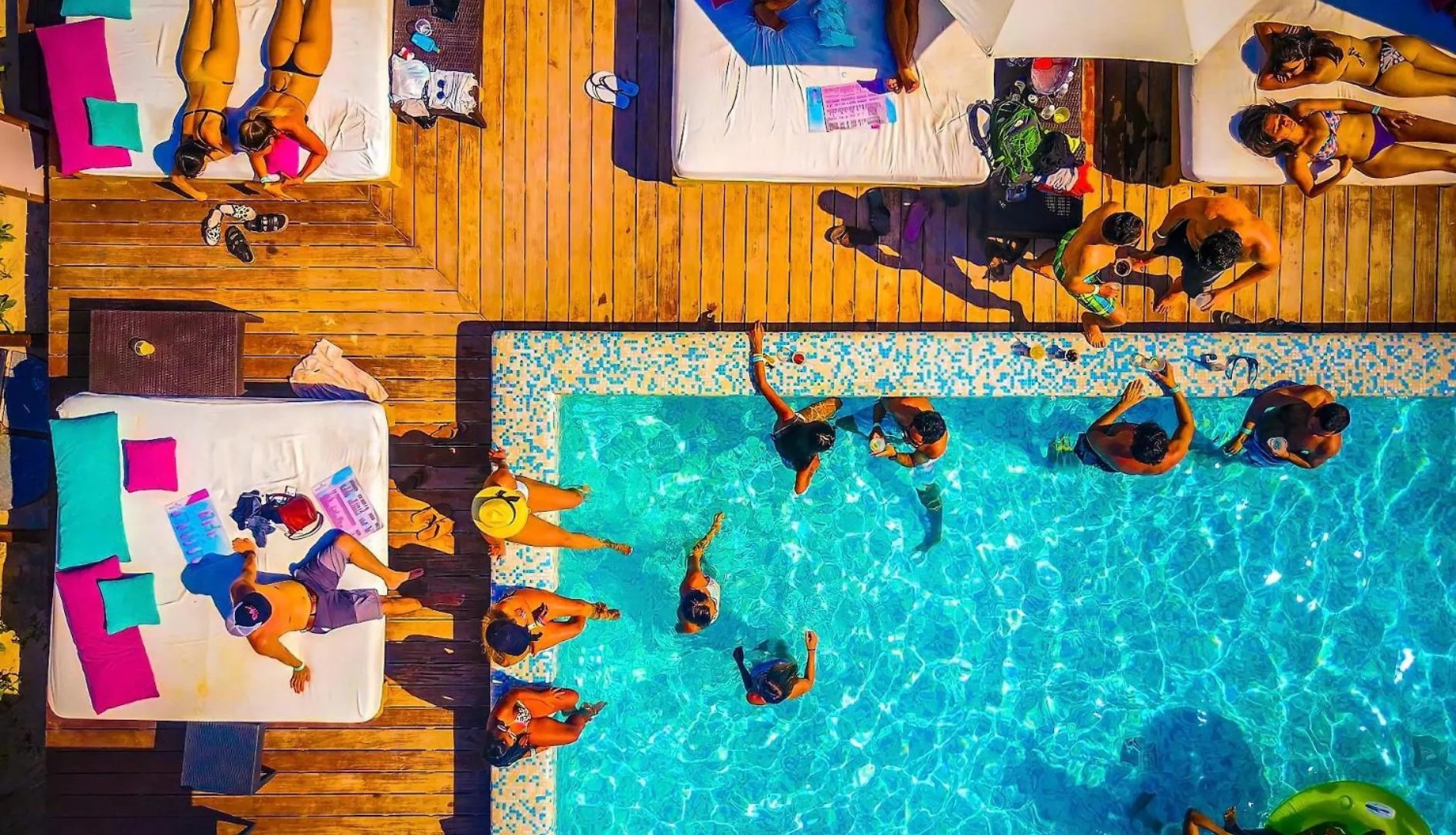 A8 Beachside Bliss Family Hawaiian Themed Quad Kitchen Studio Ac Playa del Carmen Messico